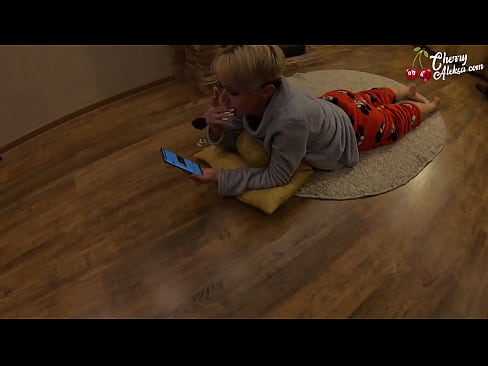 ❤️ Gekke blonde sûgje Enorme lul dy't derop sûgje en stuiterje - Anale seks ❤ Just porno by wy ☑