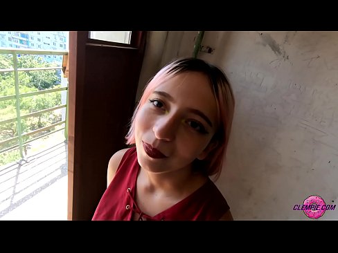 ❤️ Studint Sensual sûget in frjemdling yn 'e bûtenwrâld - Cum op syn gesicht ❤ Just porno by wy ☑